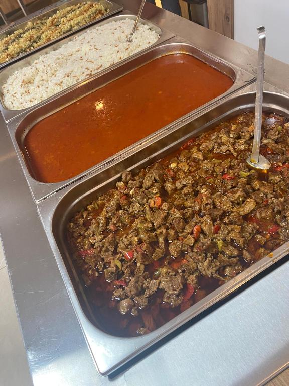 a large tray of food with meat and rice at Akdeniz Yaşam Otel in Silifke