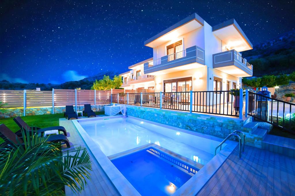 Bazén v ubytování Sunlight Villas Heated Pool nebo v jeho okolí