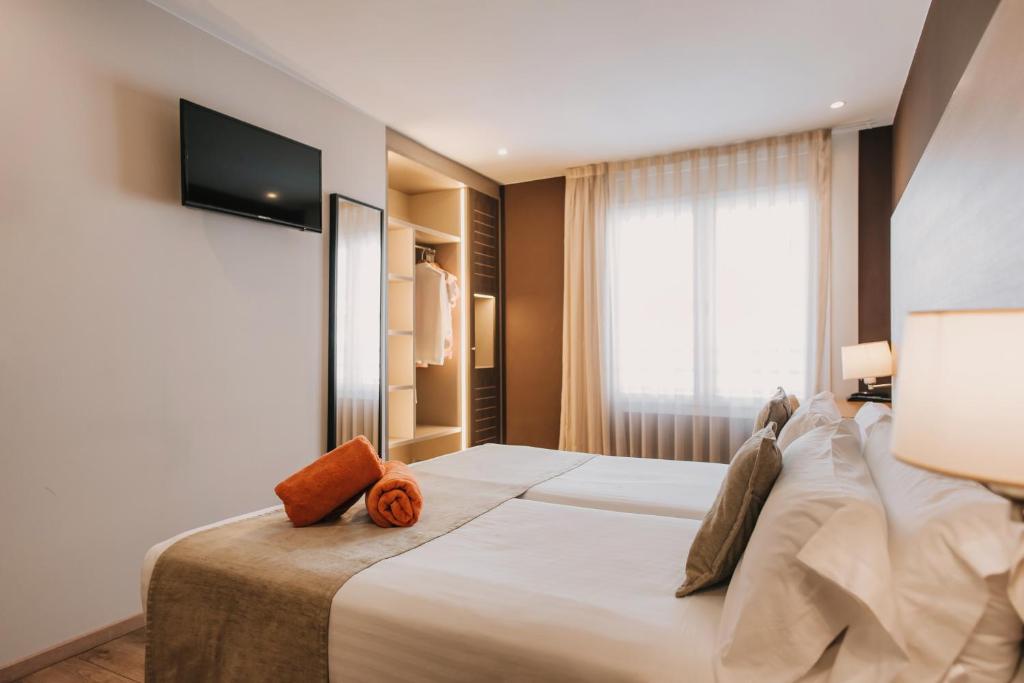 Postel nebo postele na pokoji v ubytování Hotel Windsor Tossa - Adults Only 16