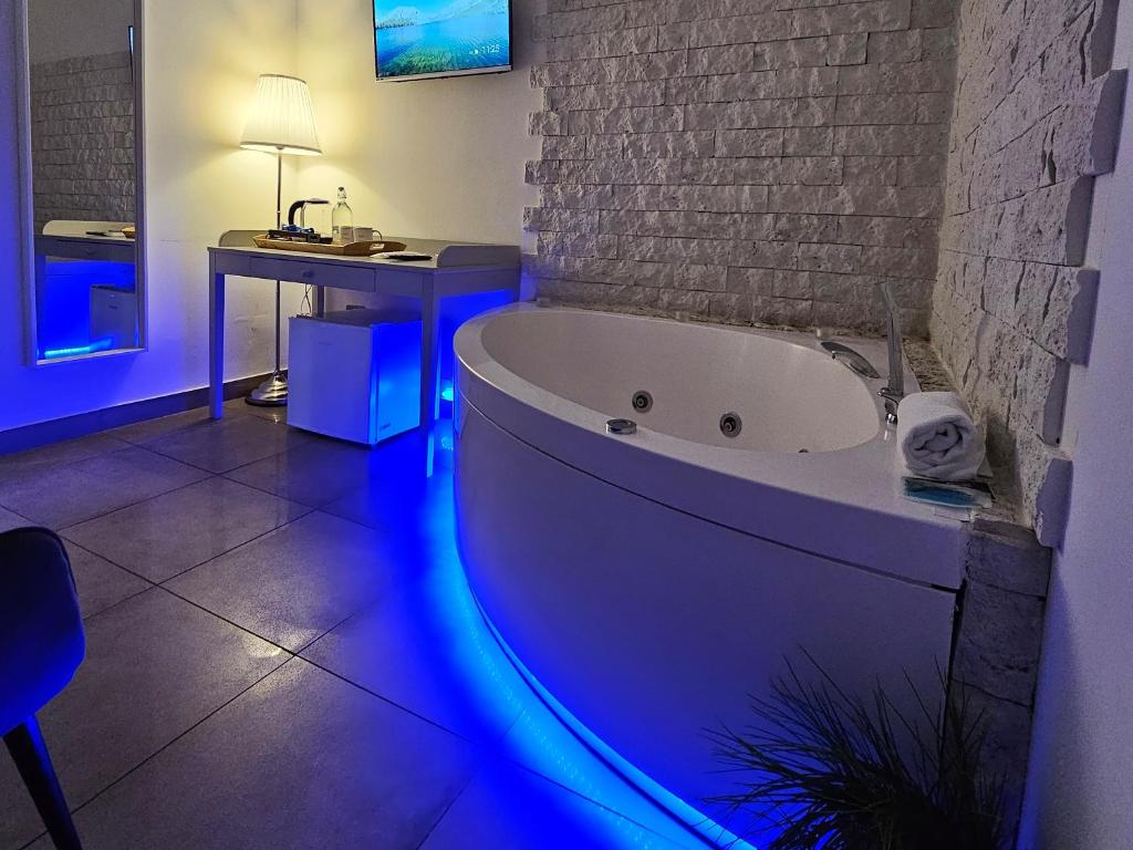 Fotografia z galérie ubytovania B&B Napoli Centrale Room&Jacuzzi v Neapole