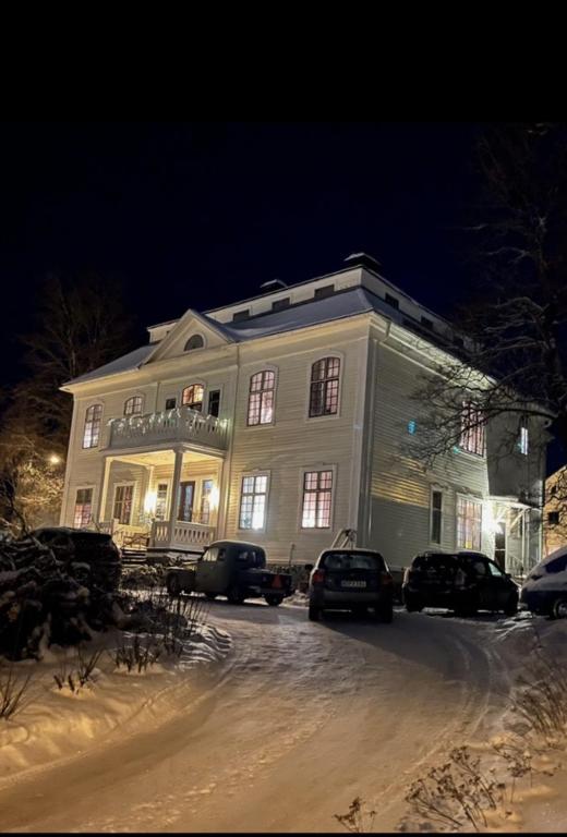 Lägenhet i sekelskifteshus v zimě