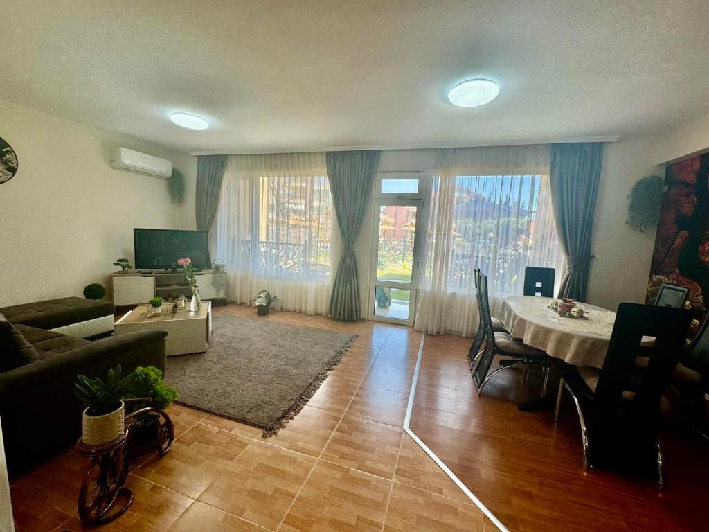 Billede fra billedgalleriet på Cozy Seaside Getaway One Bedroom Apartment Moni in Sveti Vlas i Sveti Vlas