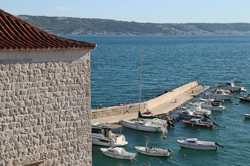 XIV Century Rooms - 18