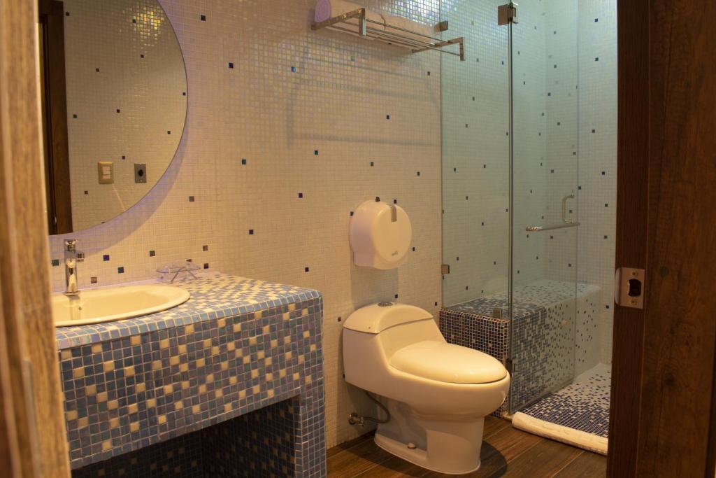 Koupelna v ubytování FORTICH APART HOTEL