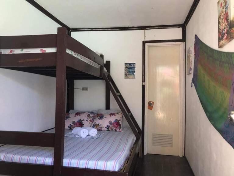 Postel nebo postele na pokoji v ubytování Sun Valley Backpackers Inn