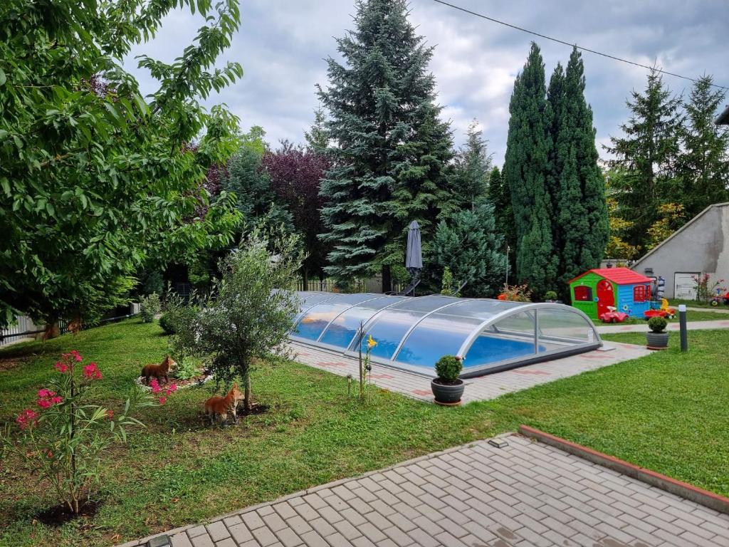 Bazén v ubytování Balaton Holiday nebo v jeho okolí