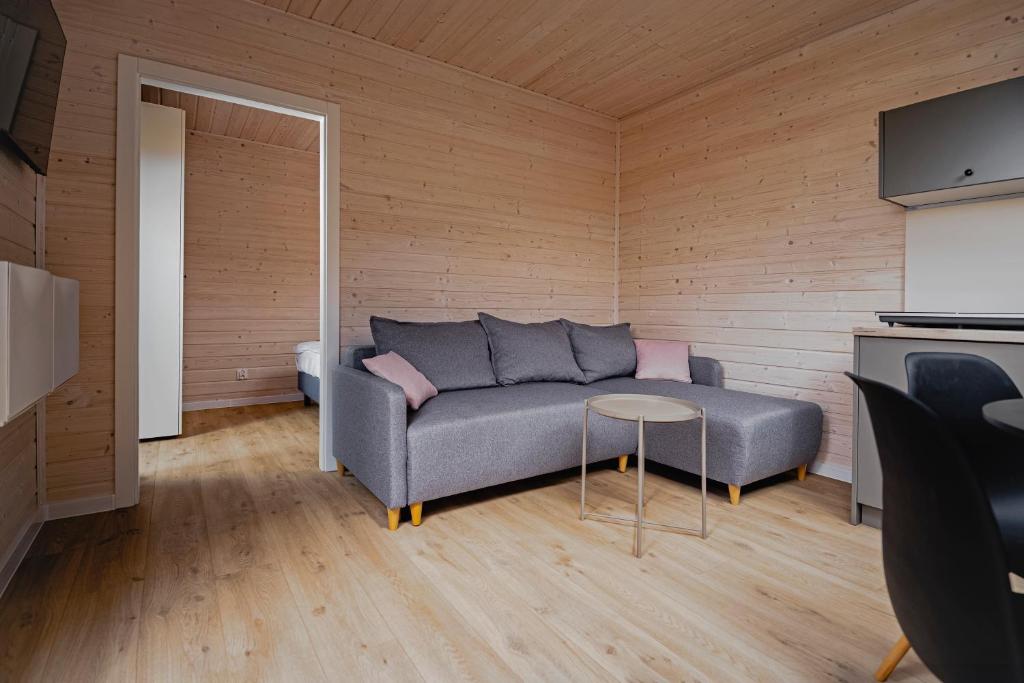 Posezení v ubytování BED & BIKE Resort Trzęsacz - domki, sauna, jacuzzi & rowery