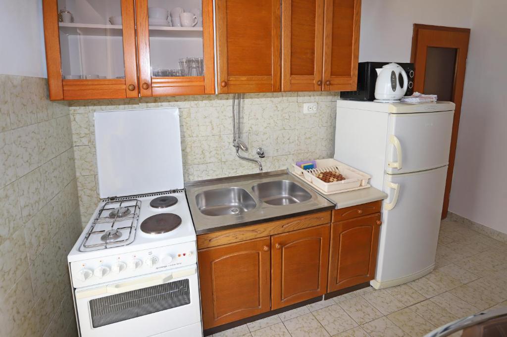 Kuchyň nebo kuchyňský kout v ubytování Apartments Edita & Robert