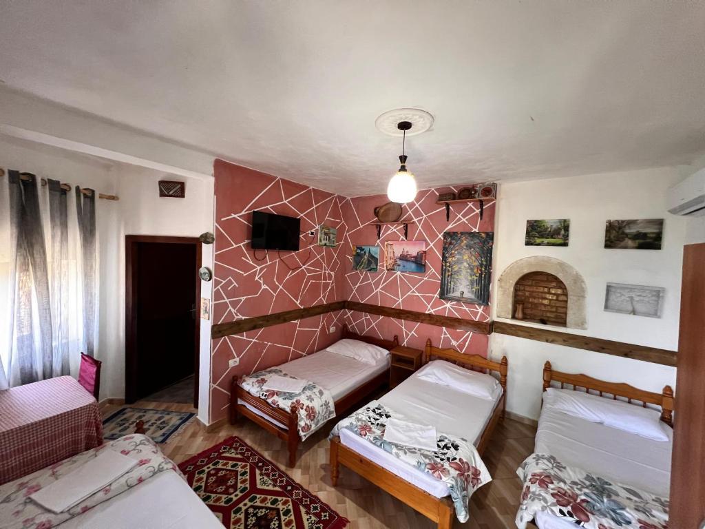Postel nebo postele na pokoji v ubytování Rooms Merlika -Inside the Castle-