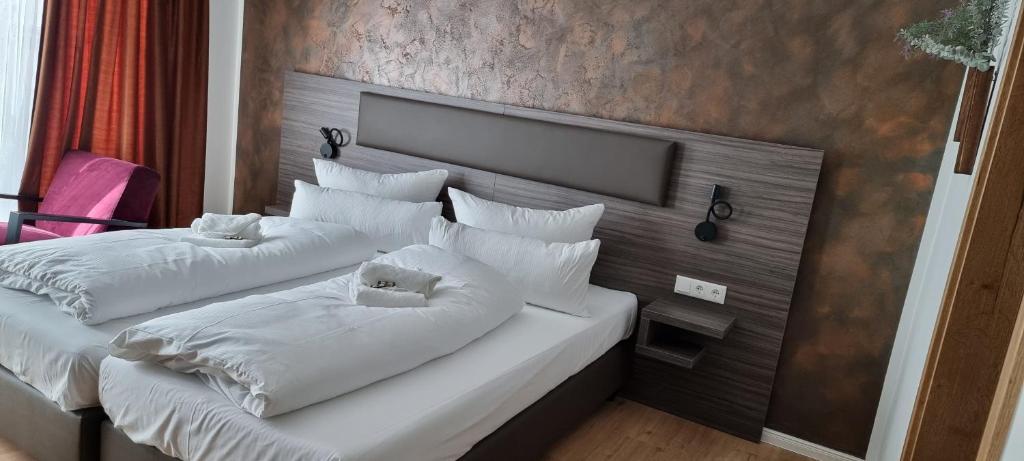 Postel nebo postele na pokoji v ubytování Central Hotel & Lounge Adult Only