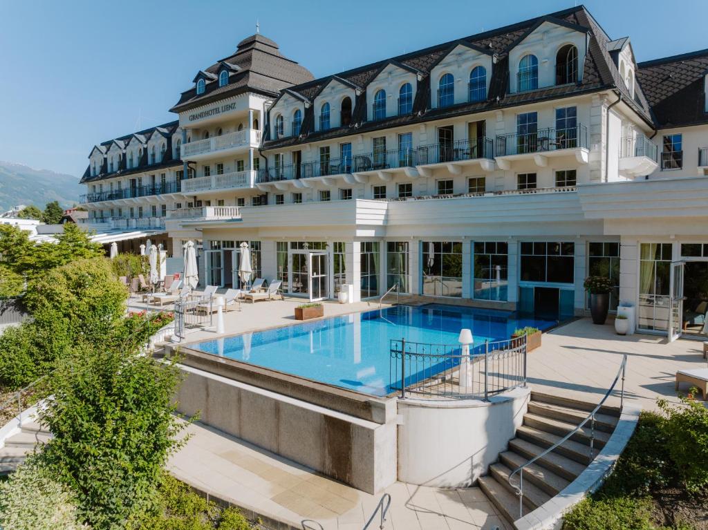 Bazén v ubytovaní Grandhotel Lienz Business-Wellness & Gourmet alebo v jeho blízkosti