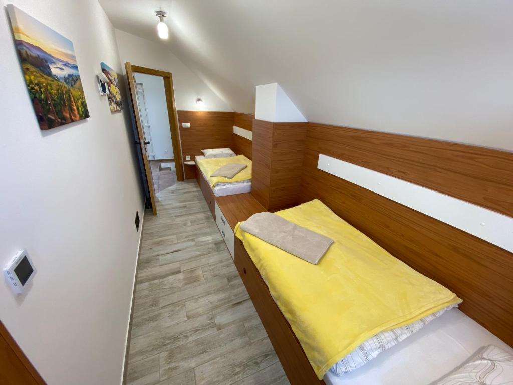 Postel nebo postele na pokoji v ubytování Vineyard Cottage Joanna