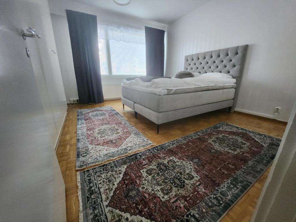 Un pat sau paturi într-o cameră la Kodikas huoneisto, siivouspalvelulla