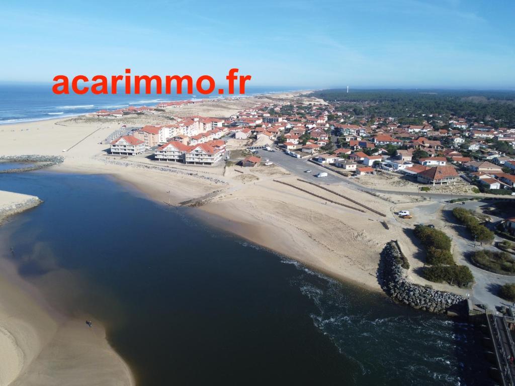 une vue aérienne d'une plage avec le mot annaulum fn dans l'établissement ACARimmo, à Vieux-Boucau-les-Bains