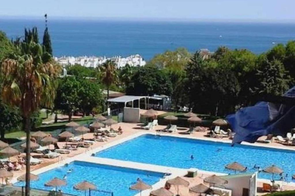The swimming pool at or close to Brise Marine