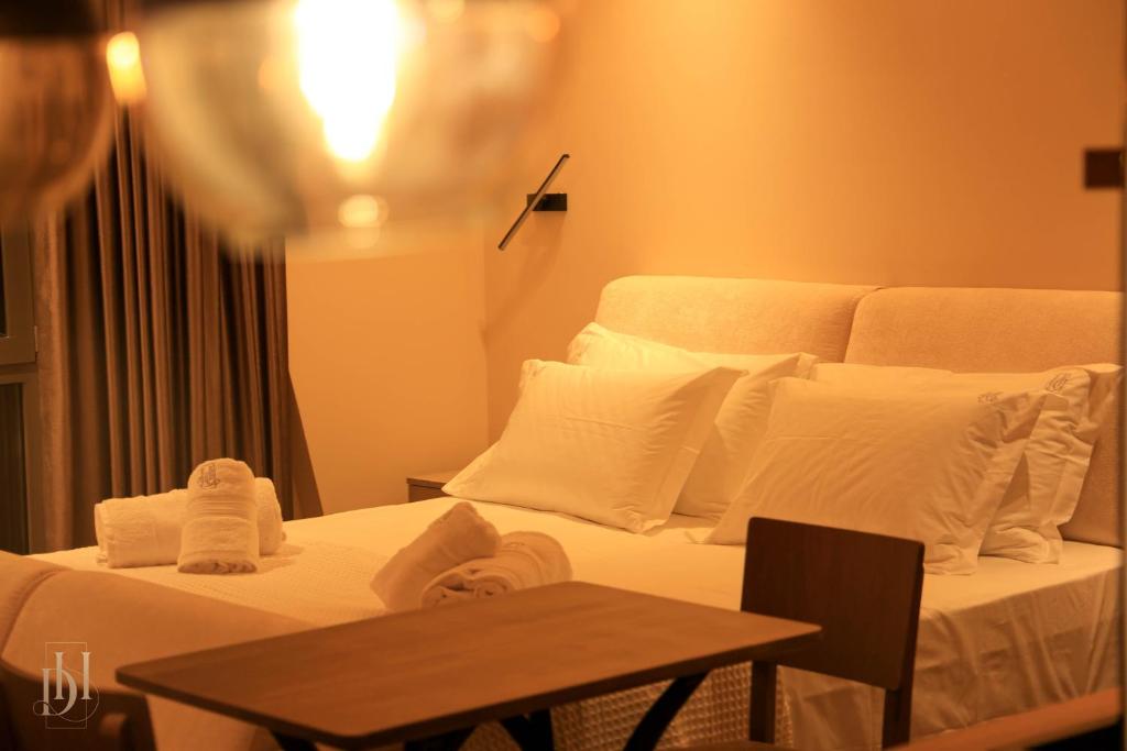 Postel nebo postele na pokoji v ubytování DeHa Rooms & Apartments