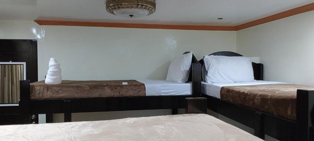 Postel nebo postele na pokoji v ubytování ISLAND VIEW SUITES
