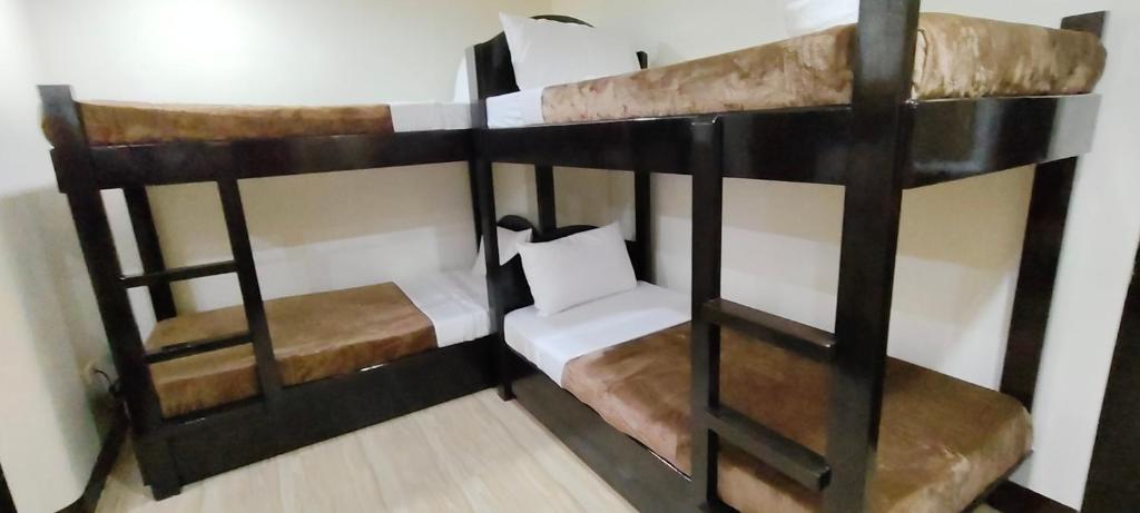 Palanda nebo palandy na pokoji v ubytování ISLAND VIEW SUITES