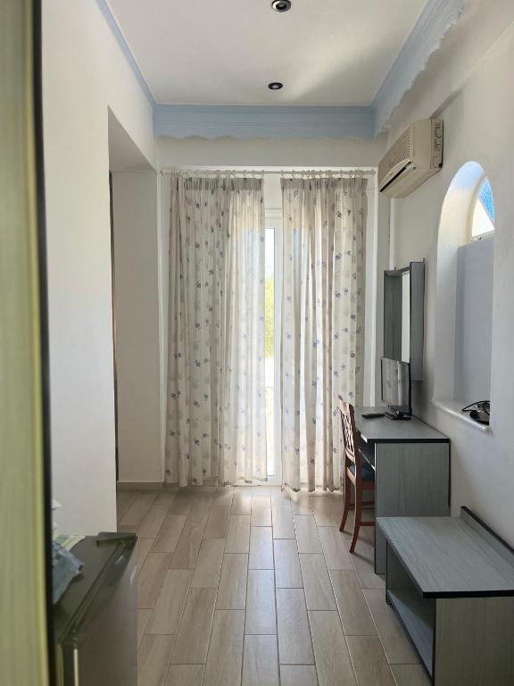 Dolphin Apartments 1 - 2