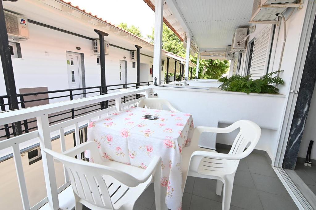 Armiriki Rooms - Triple Room