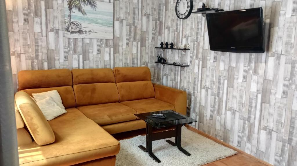 a living room with a couch and a tv at Apartment MrCvetko FREE PARKING in Bežanija