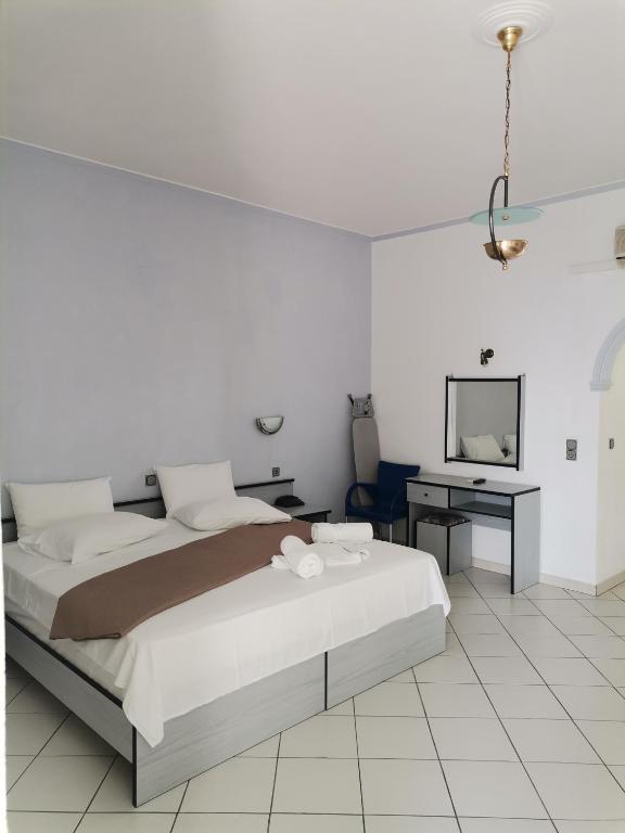 Dolphin Apartments 1 - 14