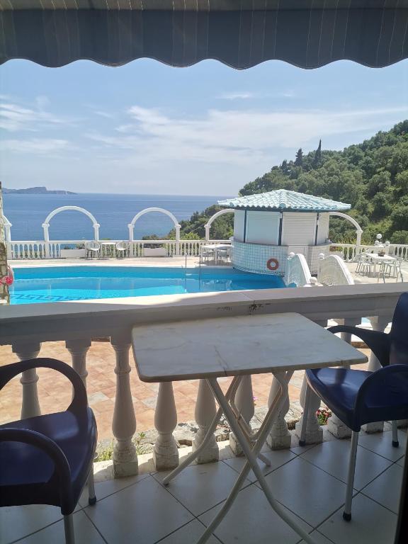 Dolphin Apartments 1 - 8