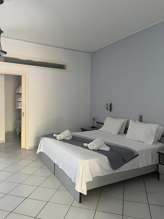 Dolphin Apartments 1 - 18