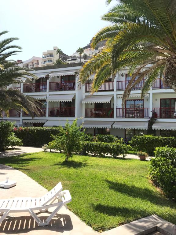 Zahrada ubytování CURA MARINA - Exclusive Duplex, Pool and Garden, Beach at 50 mt, WiFi 450 Mbps,