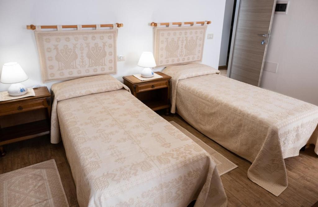 B&B Ruinas - Driepersoonskamer Met Eigen Badkamer