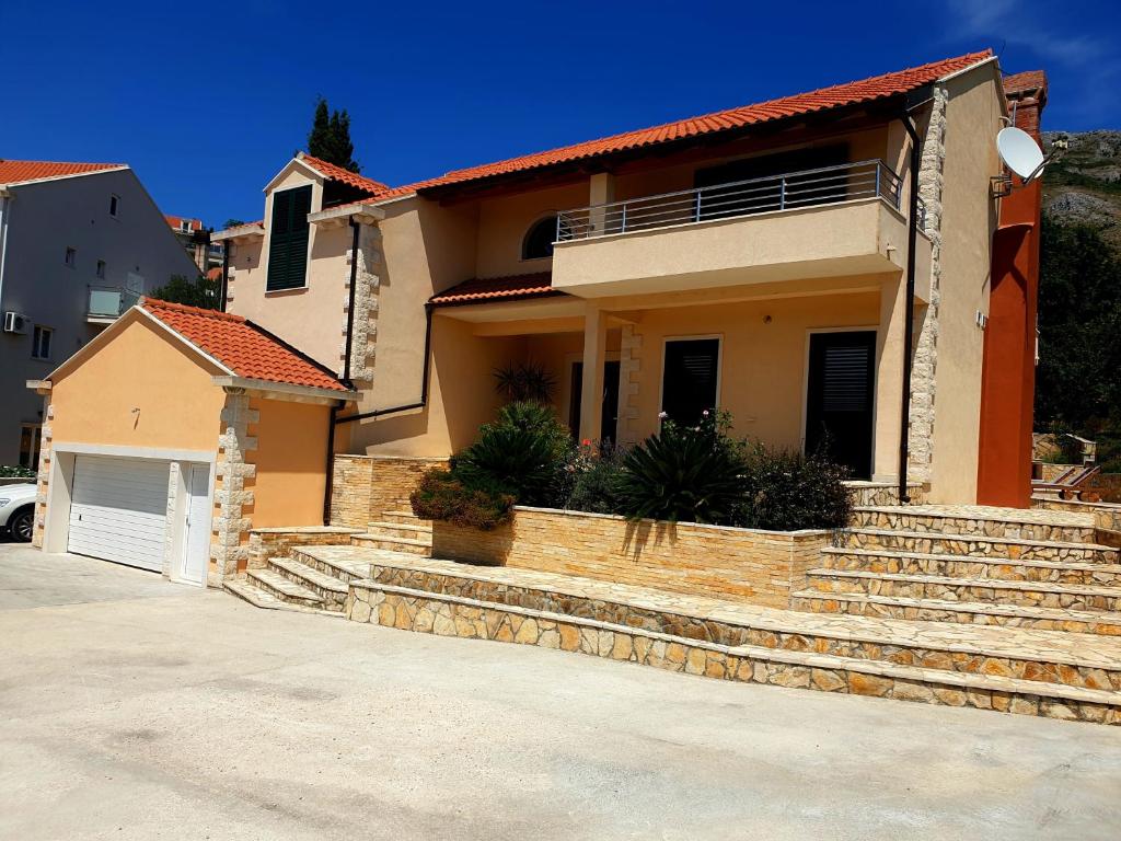 Budova, v ktorej sa vila nachádza