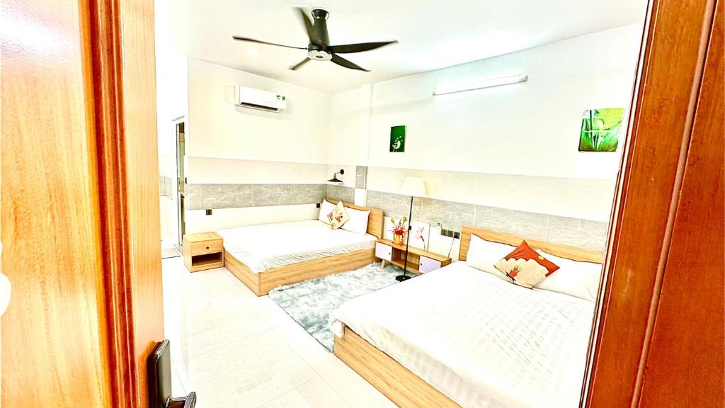 Postel nebo postele na pokoji v ubytování ALOHA SAIGON PREMIUM HOSTEL by Local Travel Experts - Newly opened, Less-touristy location, Spacious rooms, Glass shower bathroom, Free breakfast & Walking Tour