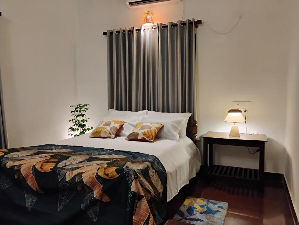 Postel nebo postele na pokoji v ubytování Blue Cove Villa Varkala