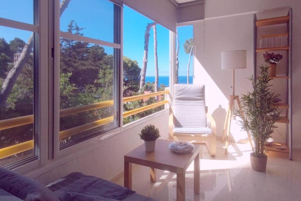 Posezení v ubytování Salouhouses Apartment Cala Crancs