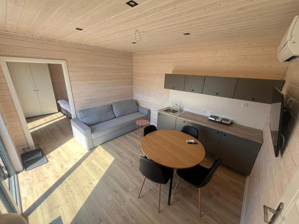 Posezení v ubytování BED & BIKE Resort Trzęsacz - domki, sauna, jacuzzi & rowery
