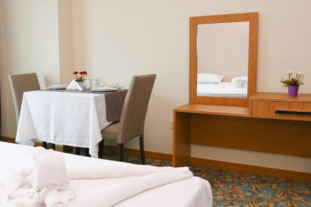 Postel nebo postele na pokoji v ubytování Helenapolis Otel