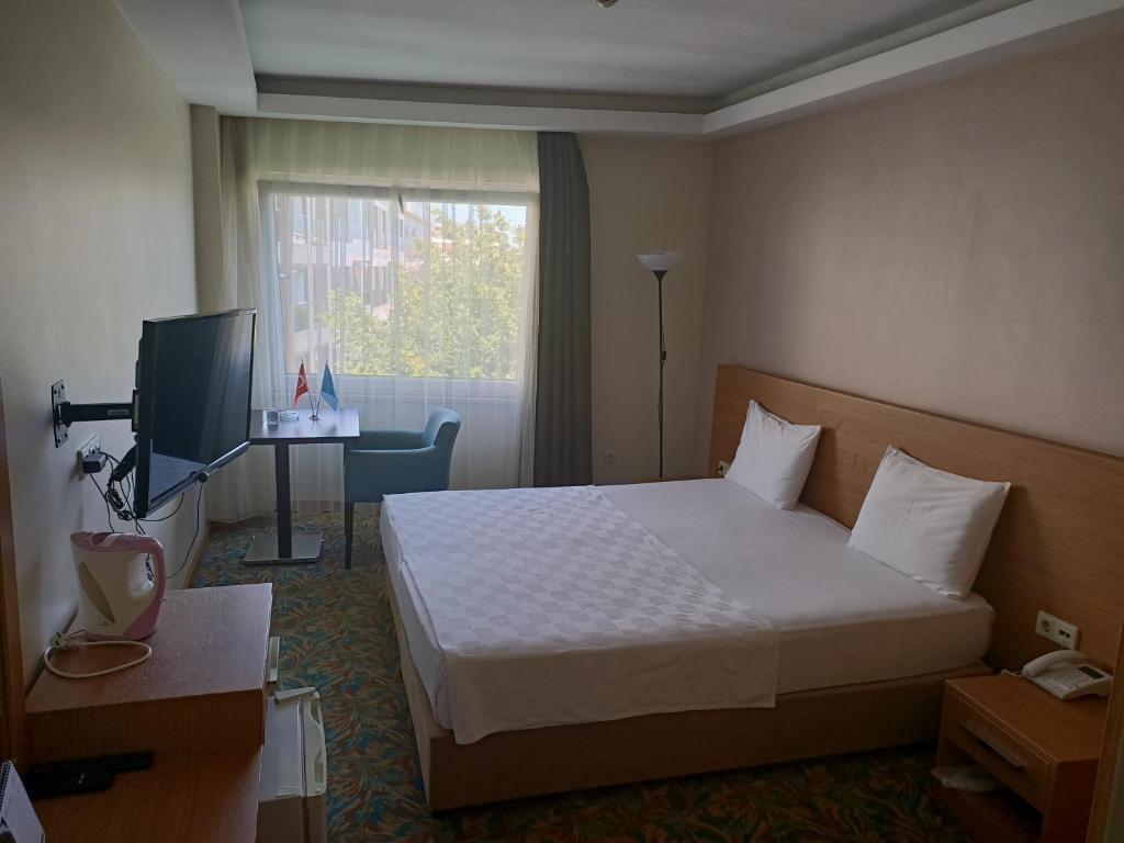 Postel nebo postele na pokoji v ubytování Helenapolis Otel