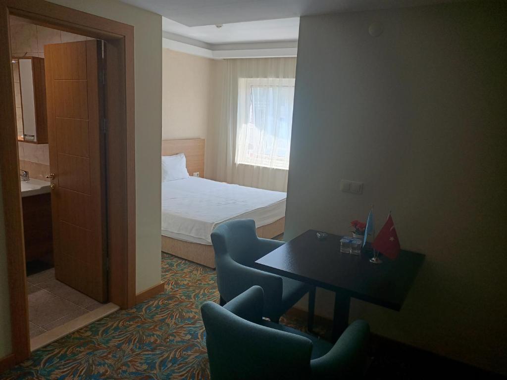Postel nebo postele na pokoji v ubytování Helenapolis Otel