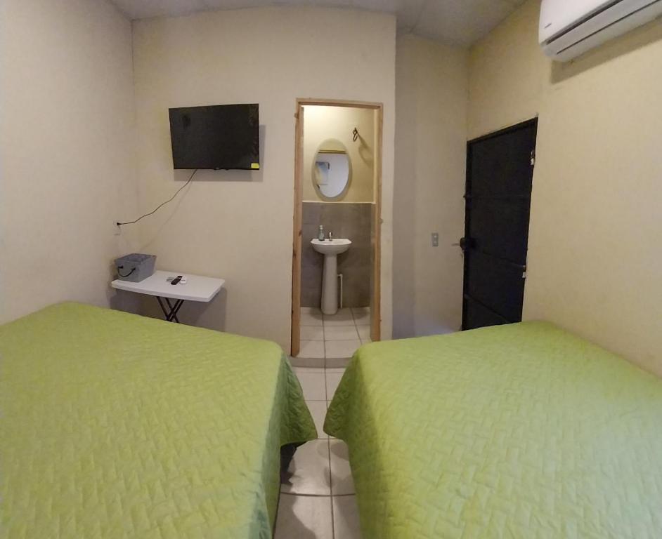 Hostal San José - Habitación Doble Con Baño Privado