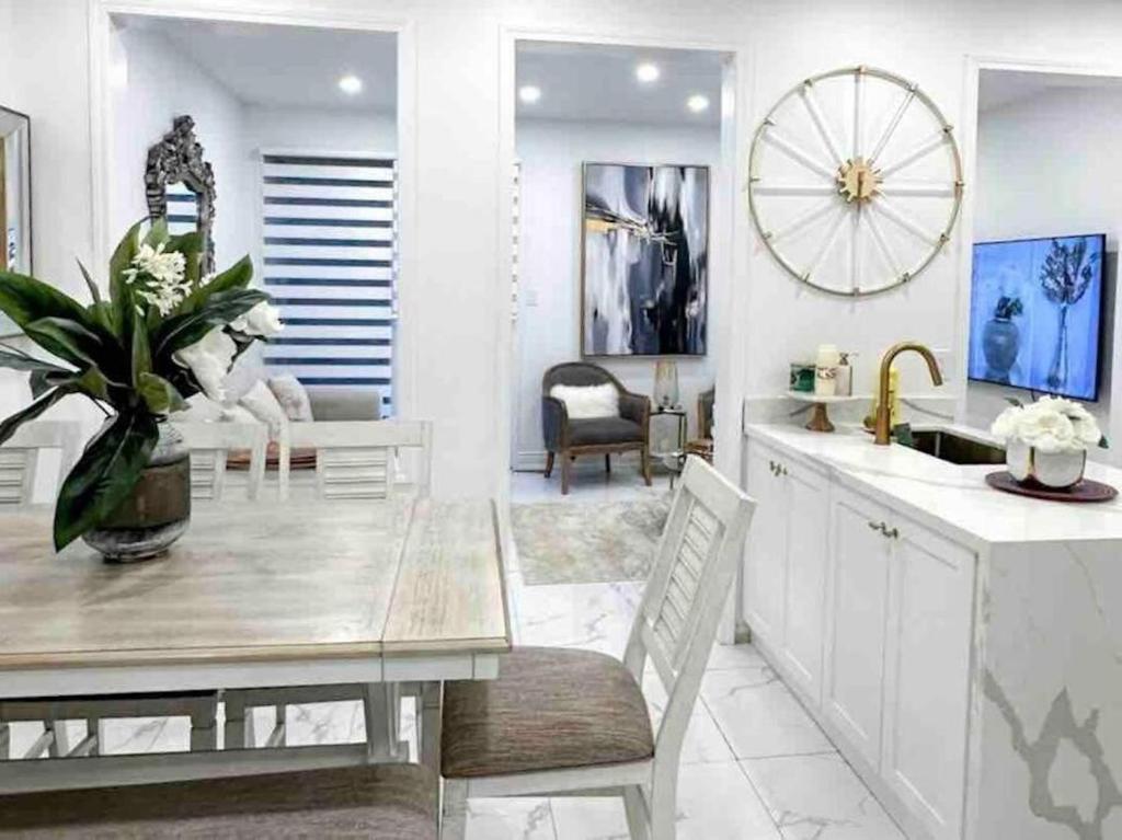 Luxury Home in Toronto (Mississauga), Mississauga (updated prices 2025)