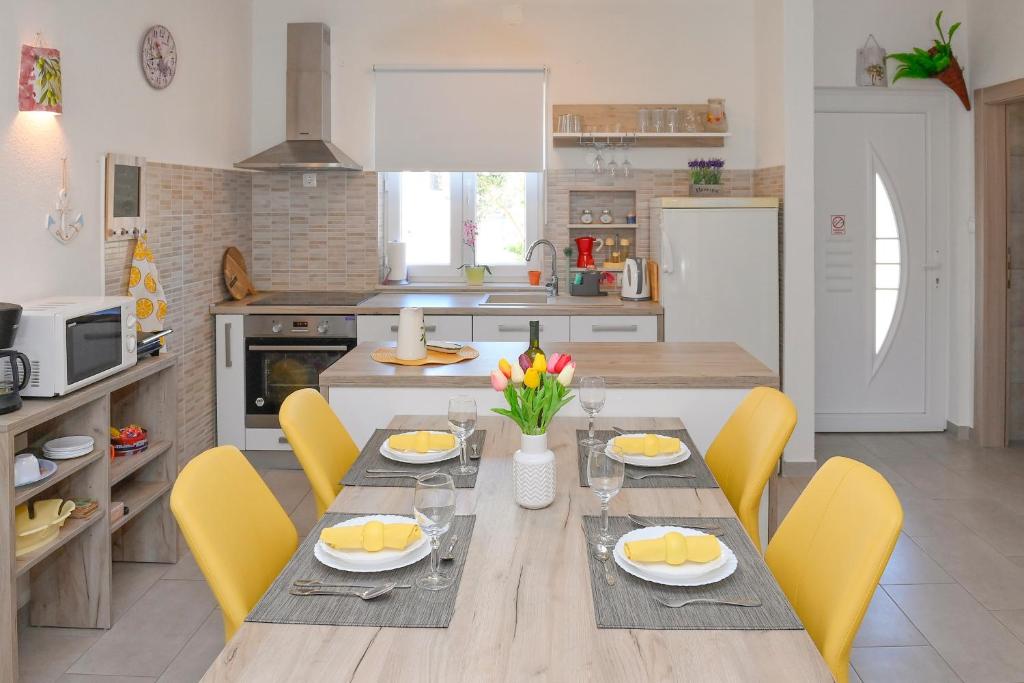 Kuchyň nebo kuchyňský kout v ubytování Vacation house Ulika