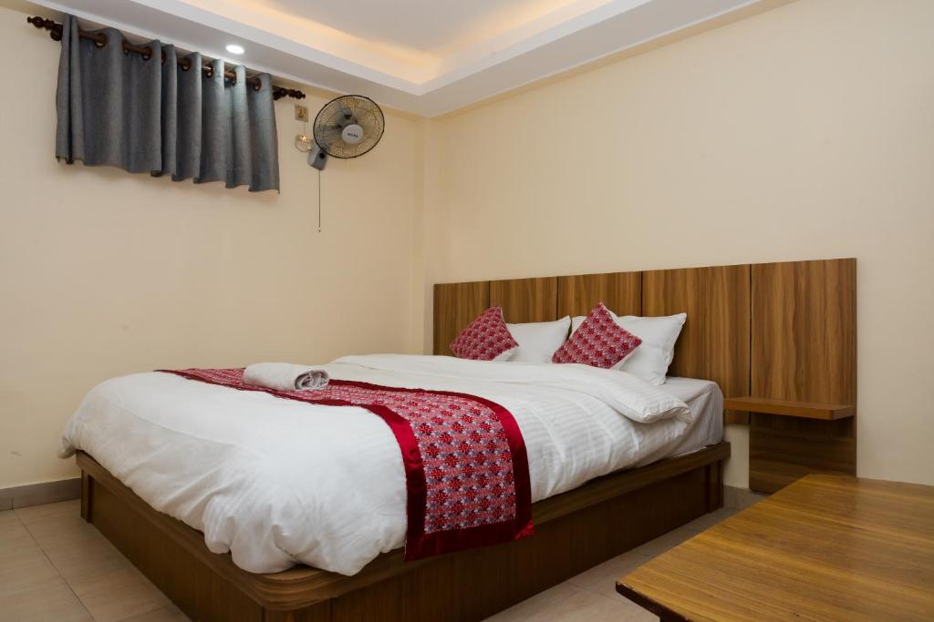 Postel nebo postele na pokoji v ubytování Rightway Hotel & Restaurant