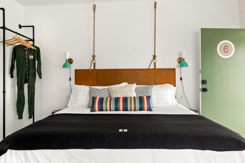 Postel nebo postele na pokoji v ubytování Ramsey 29