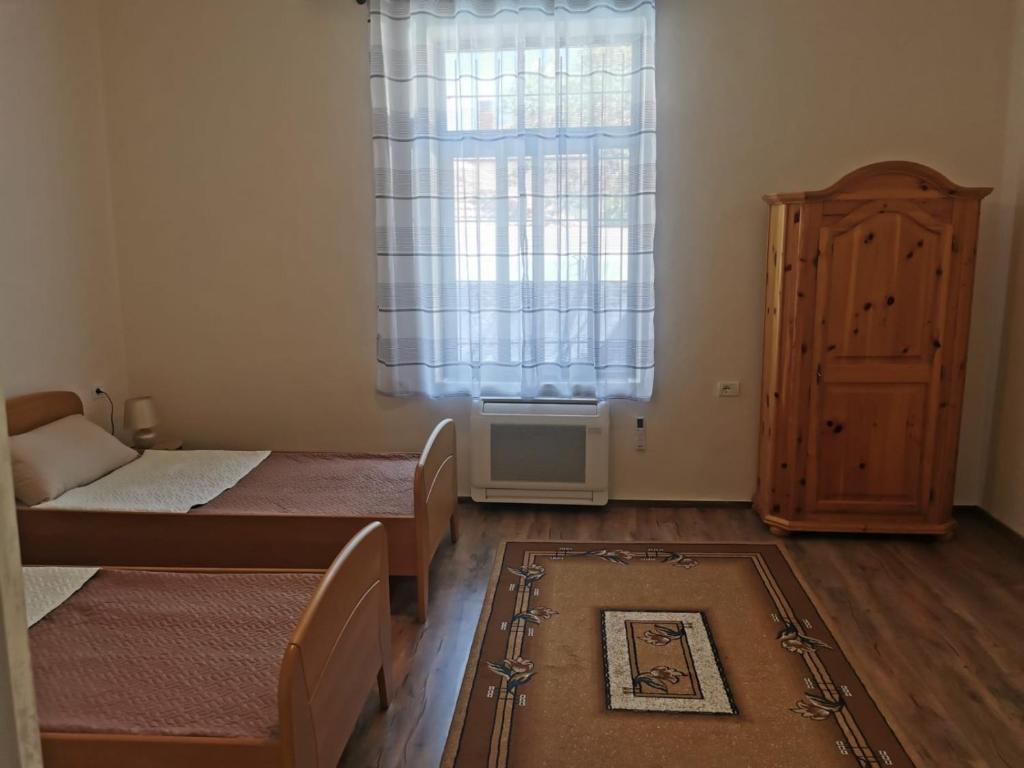 Postel nebo postele na pokoji v ubytování GM Tirana Hostel