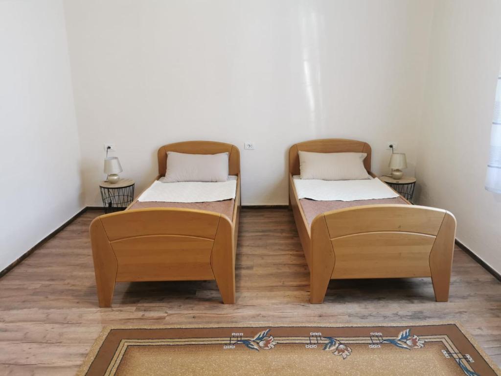 Postel nebo postele na pokoji v ubytování GM Tirana Hostel