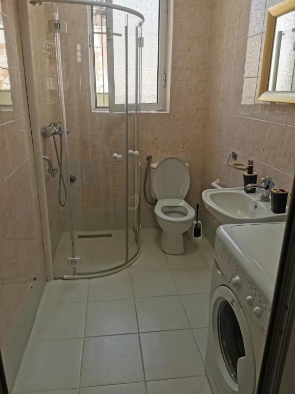 Koupelna v ubytování GM Tirana Hostel