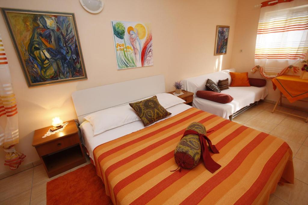 Postel nebo postele na pokoji v ubytování Apartments Delfin