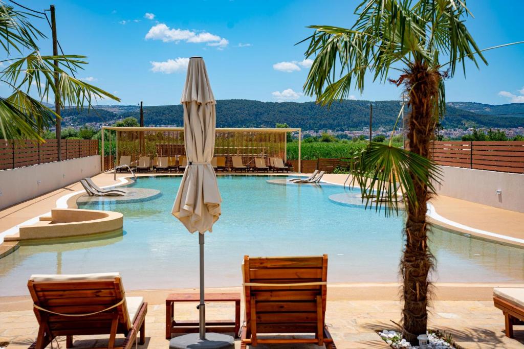 Bazén v ubytování Anemolia Resort and Spa nebo v jeho okolí