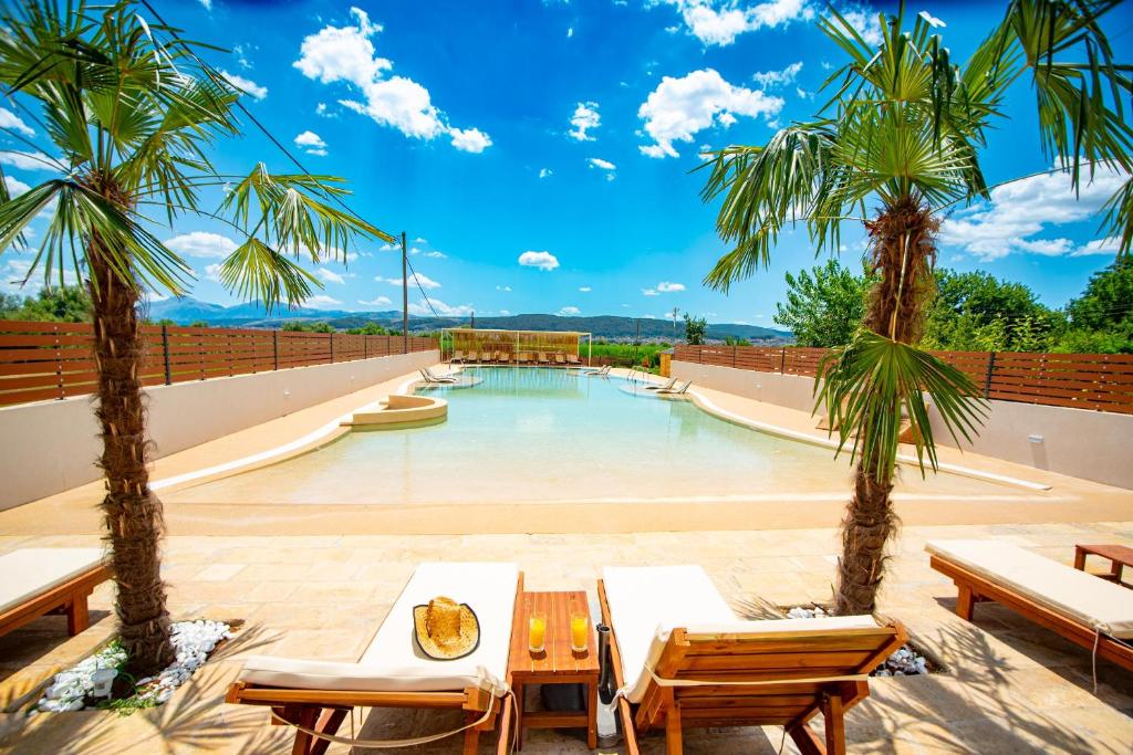 Bazén v ubytování Anemolia Resort and Spa nebo v jeho okolí