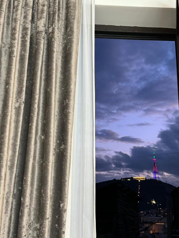 Nespecifikovaný výhled na hory nebo výhled na hory při pohledu z hotelu